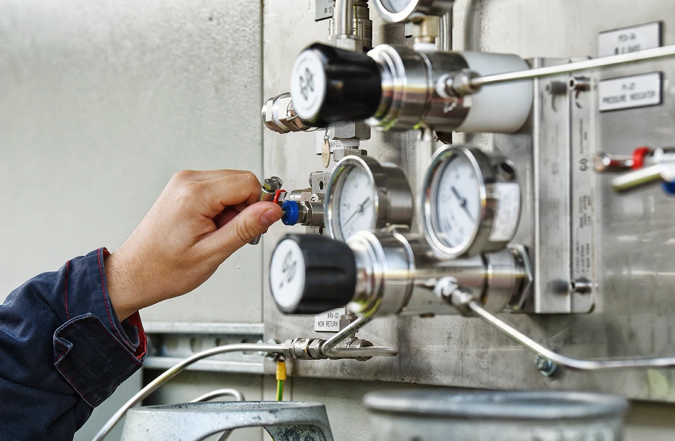 Werken in de procesindustrie: draaien aan de knoppen