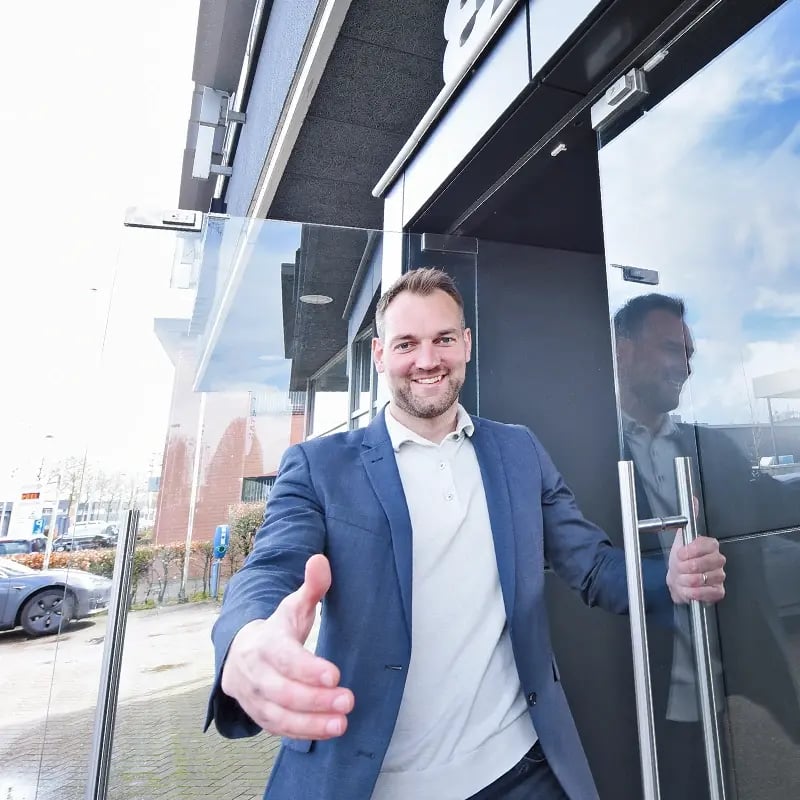 Michael schudt graag jouw hand op het kantoor in Apeldoorn